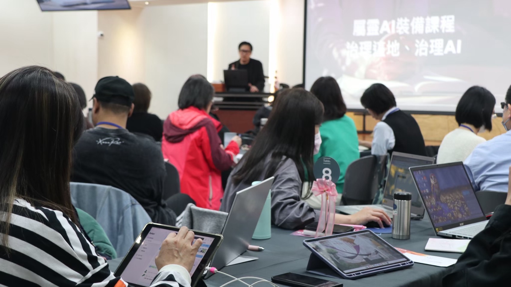 呂信偉TONY老師先前應邀在桃基盟授課場景。（圖/ 大桃園基督教聯盟提供）
