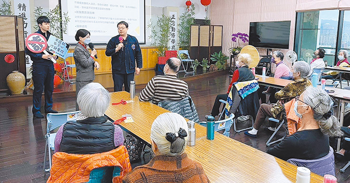 警政單位向民眾宣傳防詐注意事項。（圖／台北市政府提供）