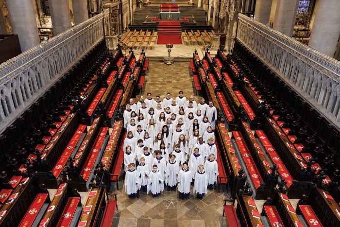 現代的詩班成員。（圖／翻攝自IG@cburycathedral）