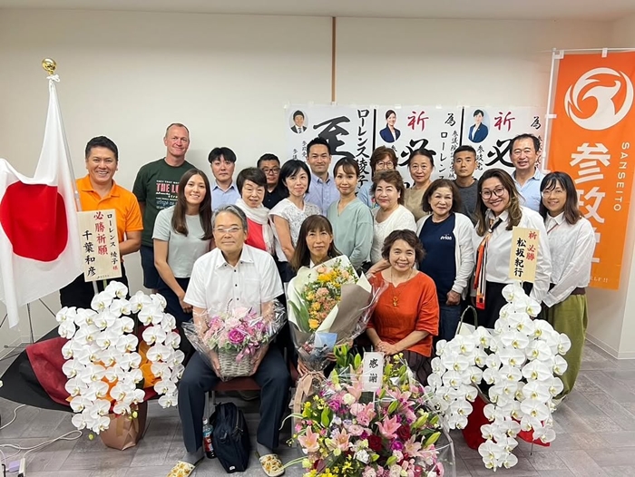 羅倫斯綾子牧師（中）經營地方有成，這次選舉選票激增。（翻攝自IG@ayako_lawrence）
