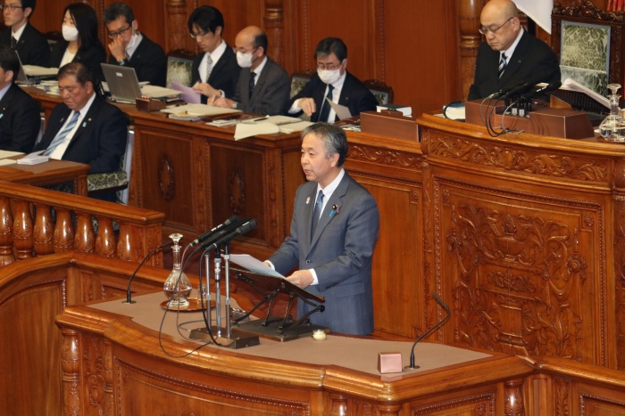 金子道仁議員在參議院質詢。（翻攝自金子道仁臉書）
