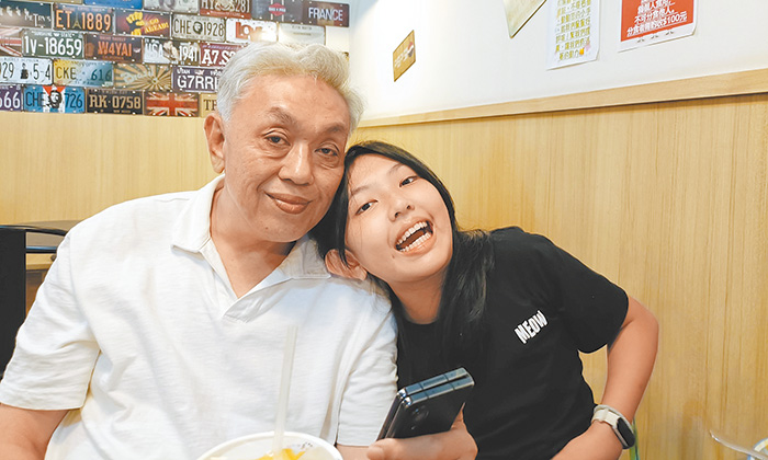 吳立夫與小女兒以琳經常形影不離。（圖片提供／吳立夫）