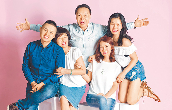 李宗勳教授全家福。