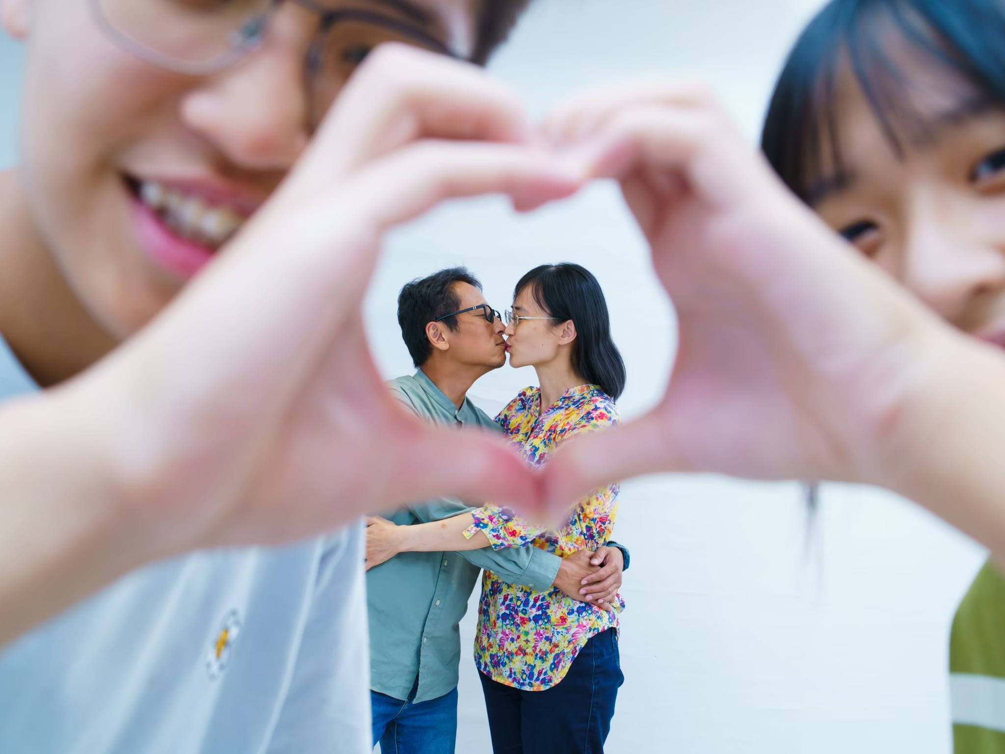 家人感情親密。