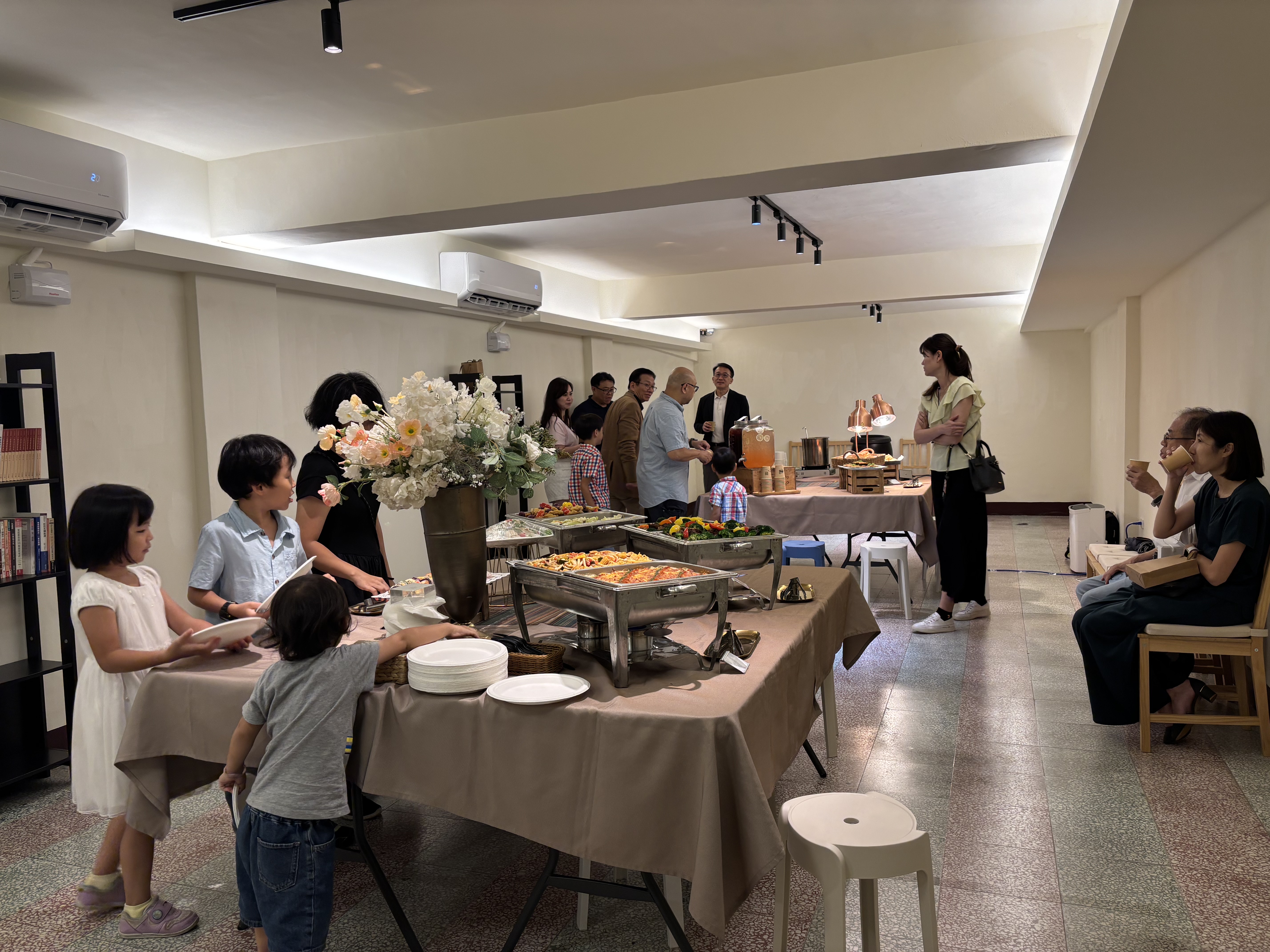 樓下空間可以開課，也可以聚餐。(圖/李容珍攝影)