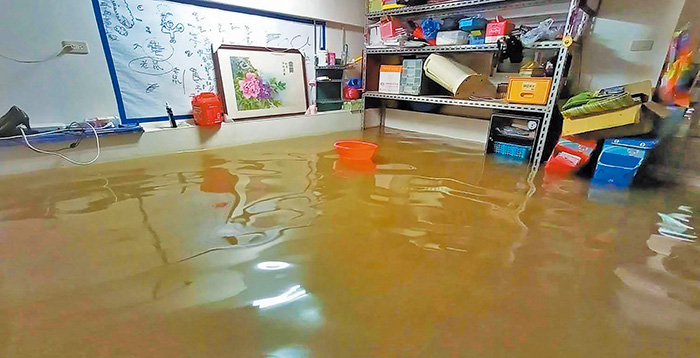 南部受災戶家中淹水。（圖／救助協會提供）