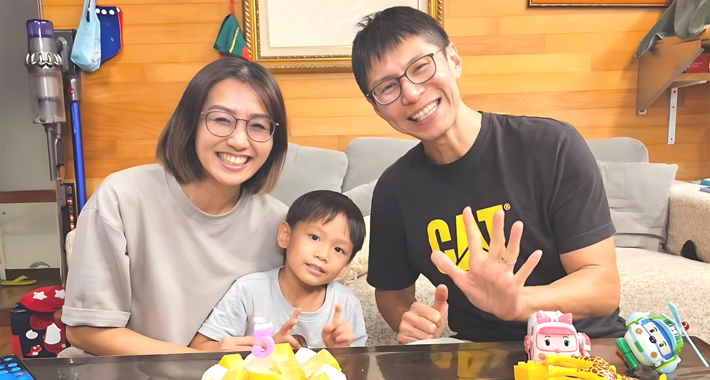 李赫來到李冠利和王心怡牧師的家中，轉眼也五年多了。（圖片提供/李冠利牧師）