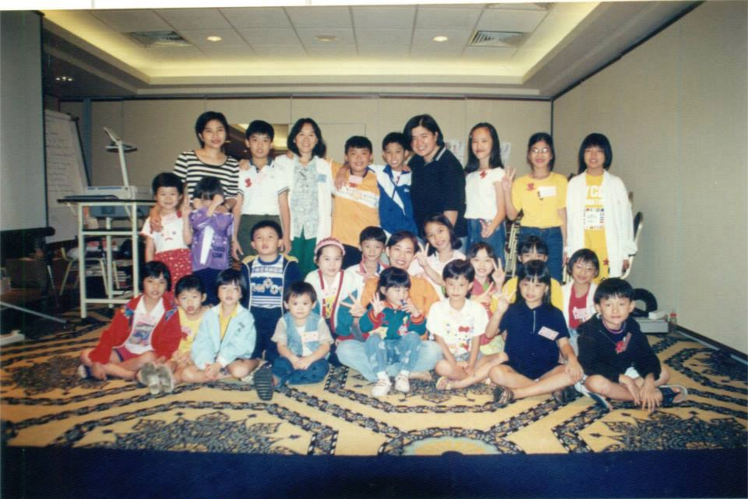 陳漢傑（後排右五）在兒童教會成長，其中一些朋友至今仍是他的屬靈同伴。