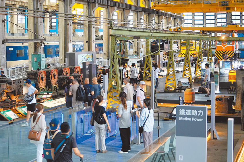 柴電工場「鐵道動力展區」還原柴電機車維修的場景。（照片來源：國家鐵道博物館FB）