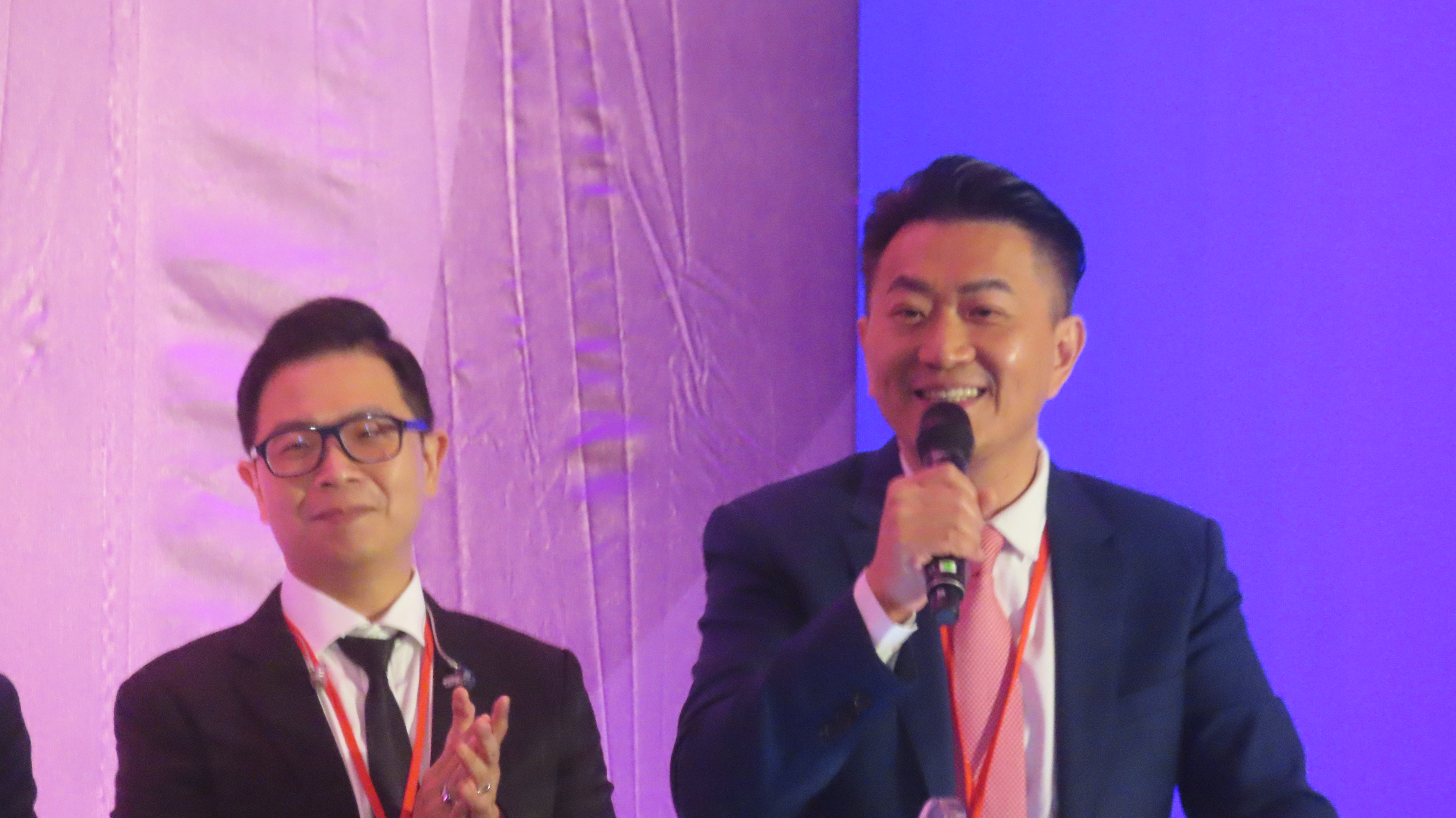 國禱會執行長謝光哲分享，左為柳子駿牧師。（圖/梁敬彥攝影）