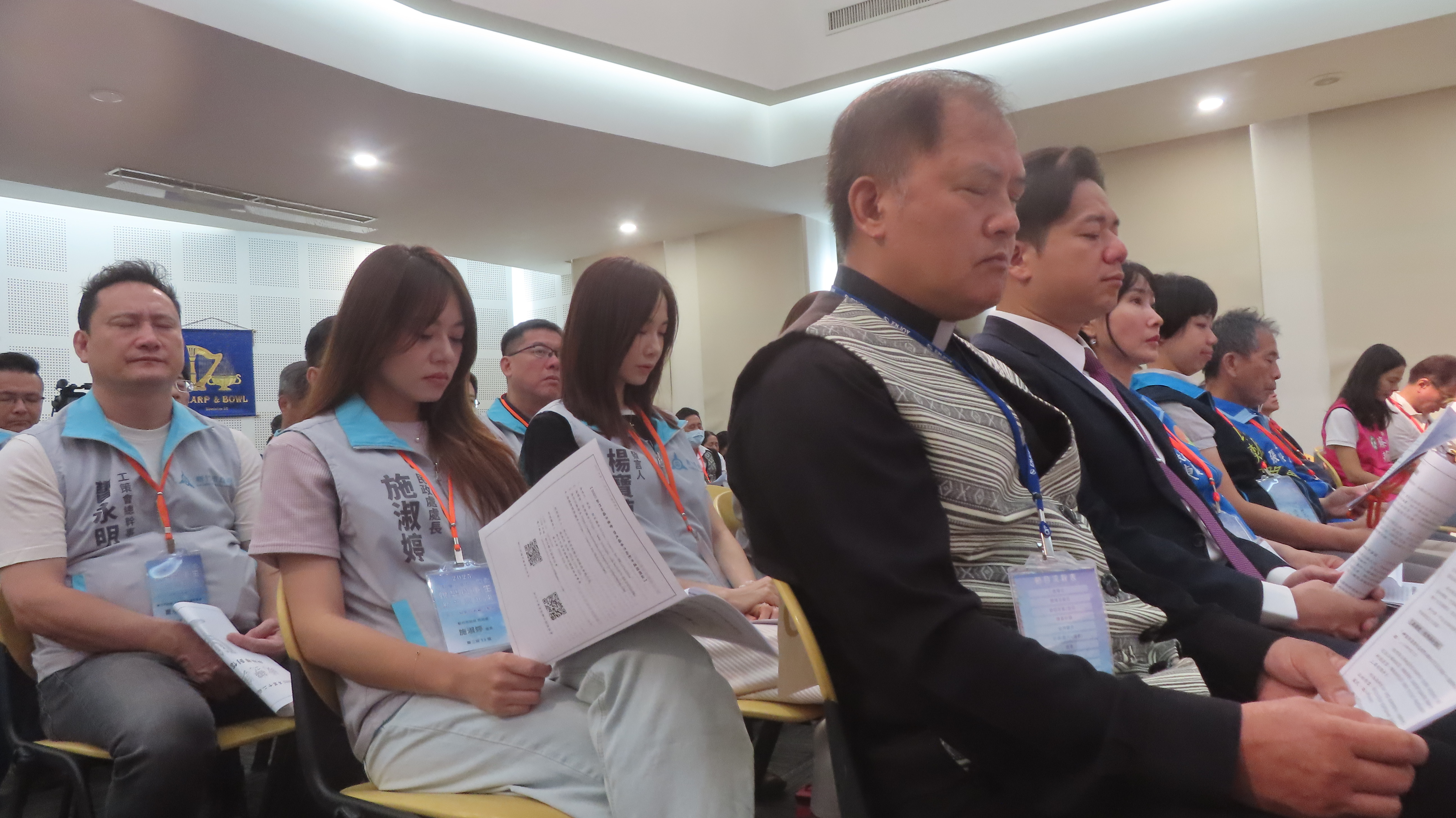 牧者和大新竹地區的公僕一起禱告。（圖/梁敬彥攝影）