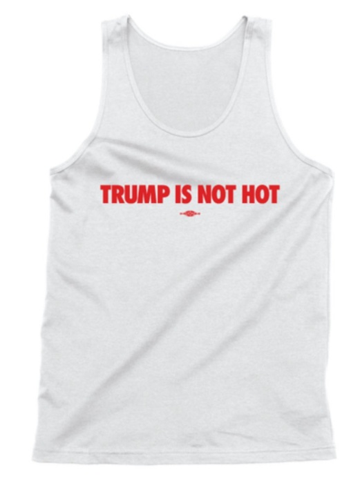 「Trump is not hot」（川普沒有魅力）的背心。（圖／翻攝自store.gavinnewsom.com）