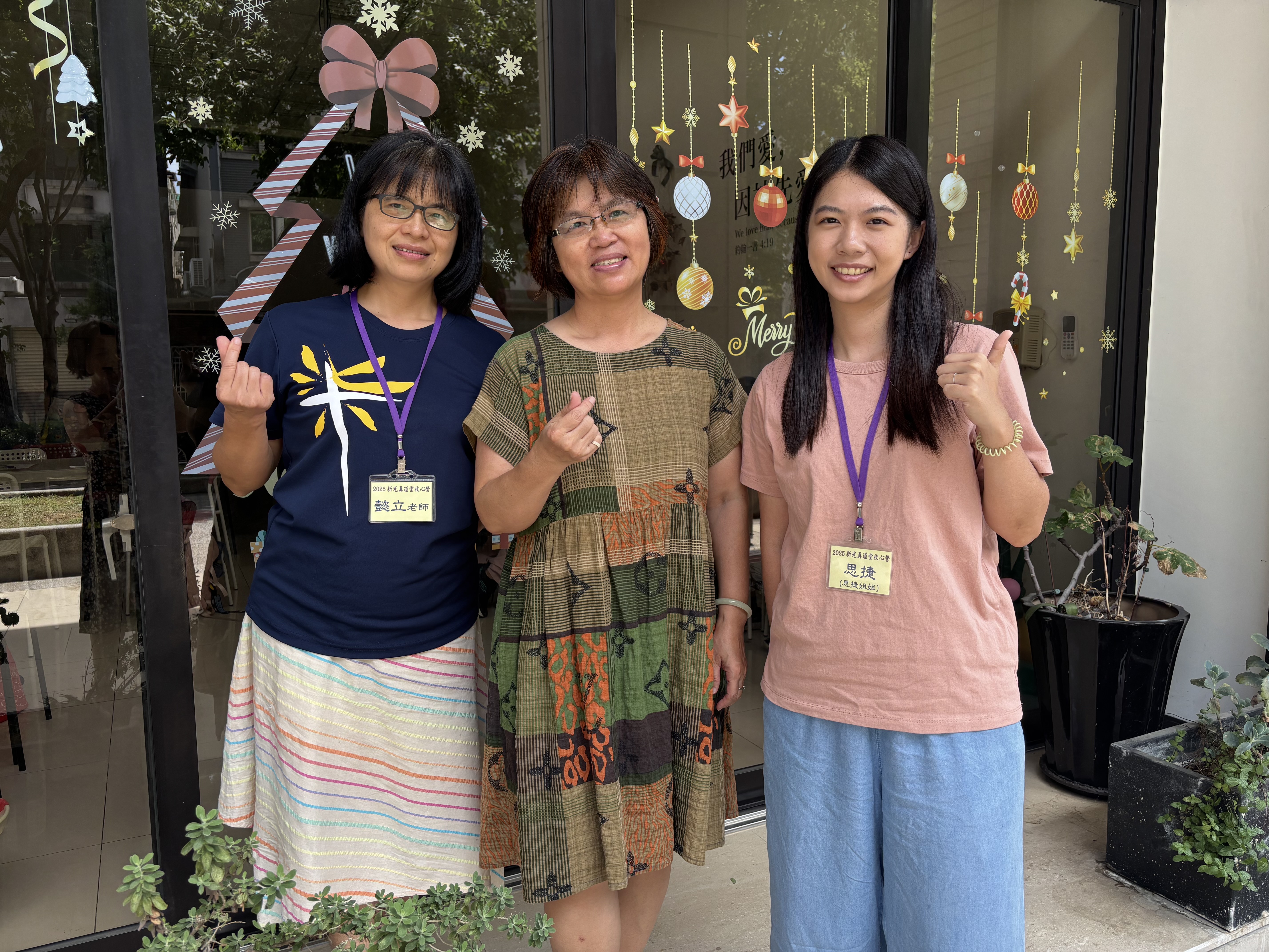 帶領收心營的黃懿立老師、呂美娟區長、馮思捷傳道。(圖/李容珍攝影)