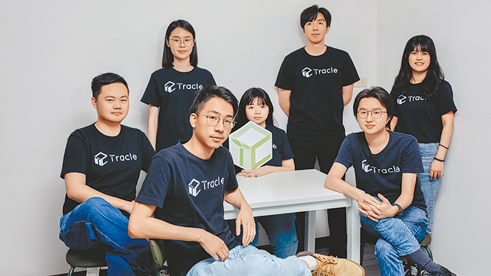 陳稟韜和「Tracle垃可」團隊，打造智慧垃圾收取服務。（受訪者提供）