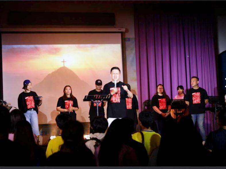 潘俊達牧師帶禱告。（圖／主辦單位提供）