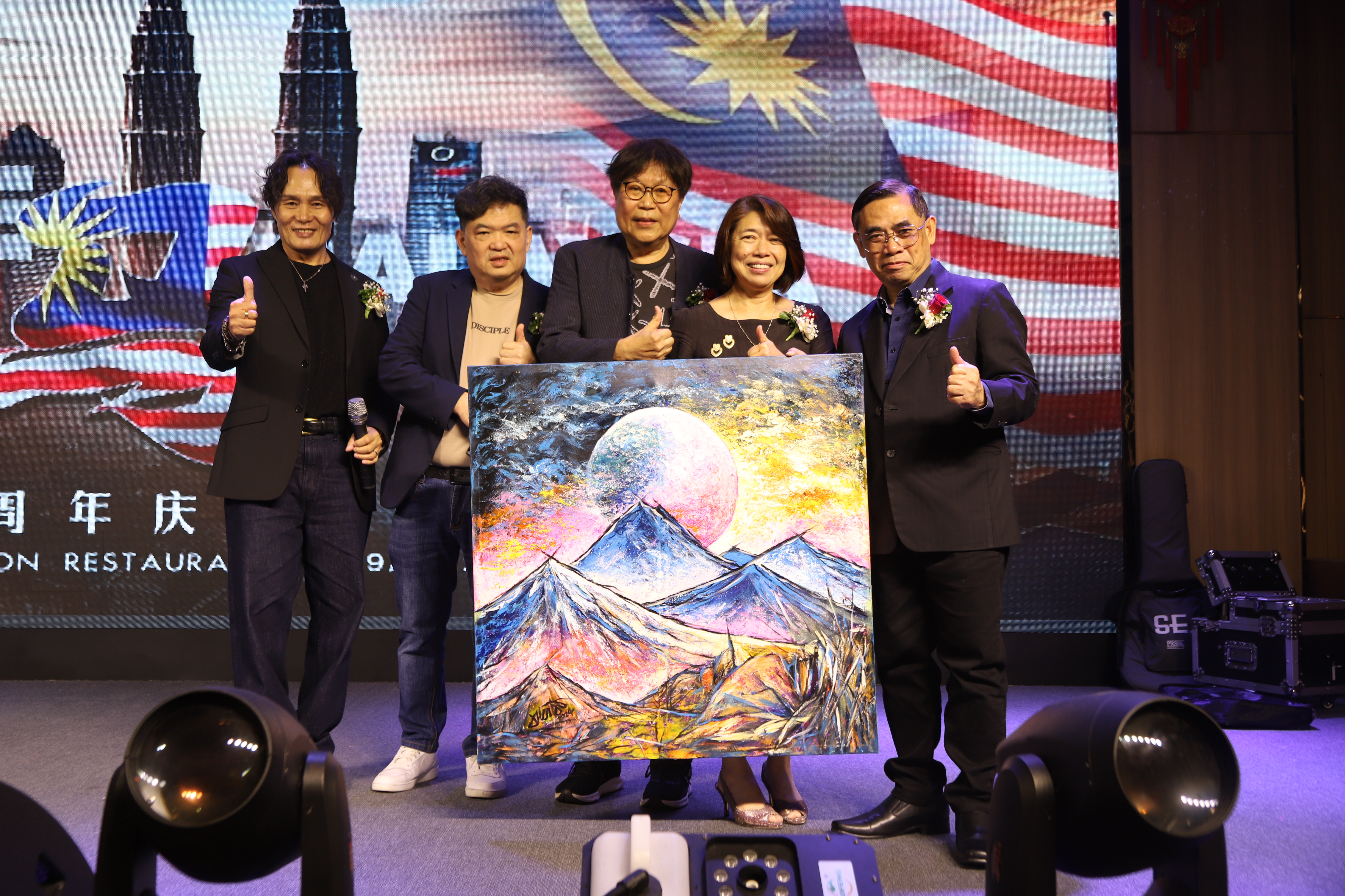 畫家 Allan Tan 畫作義賣助力籌款