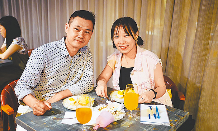 楊忠穎和陳貞曲夫婦（圖/受訪者提供）