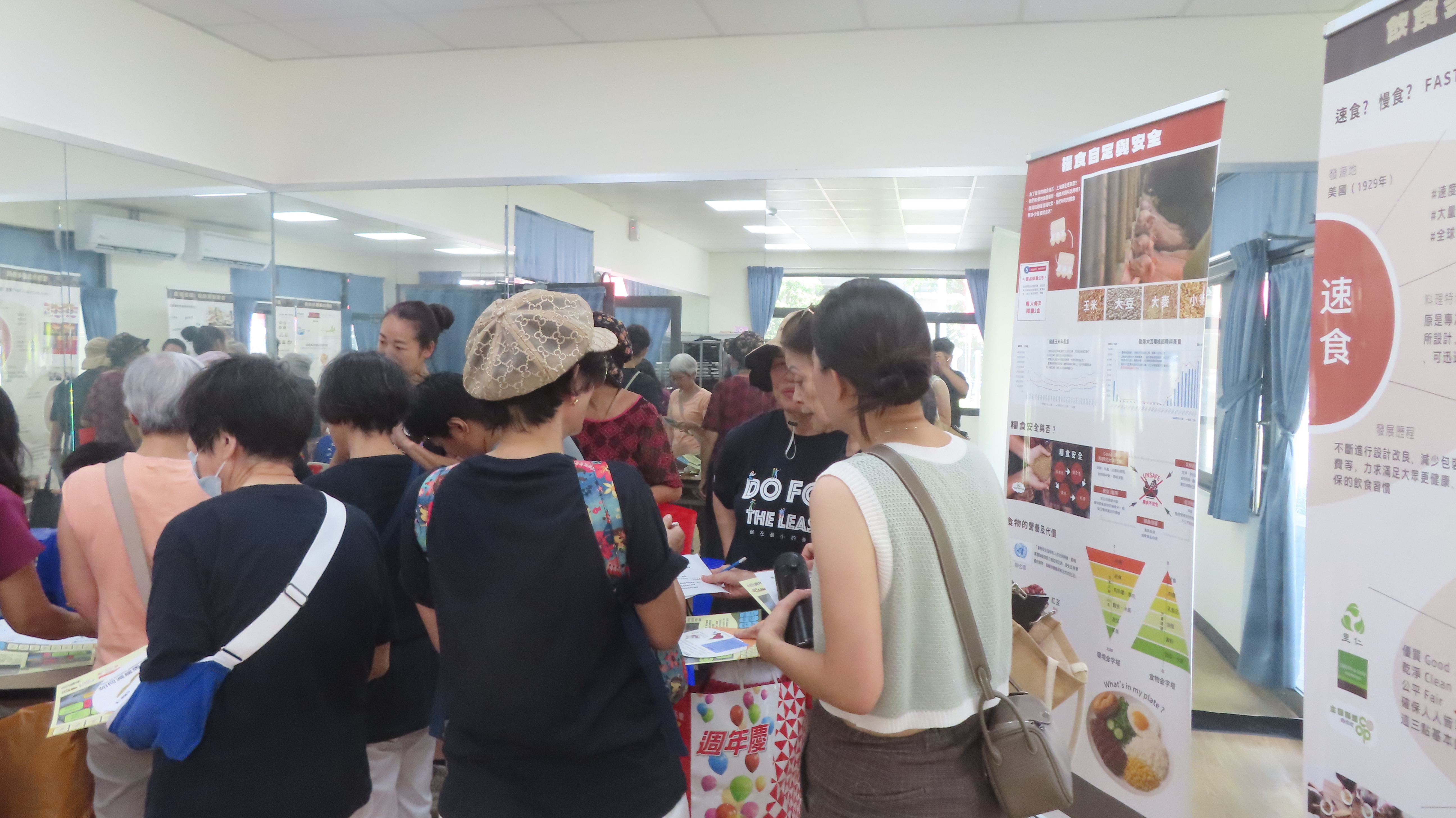 環保闖關參與熱烈。（圖/梁敬彥攝影）