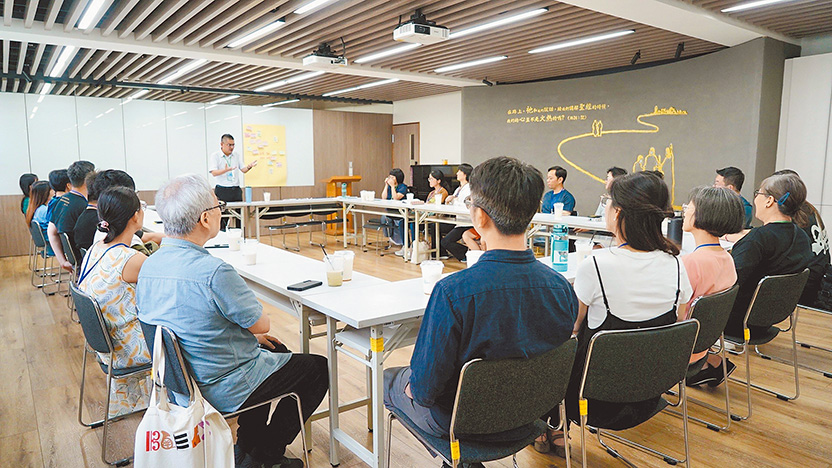 營會設立五個專題以及相應的工作坊。
