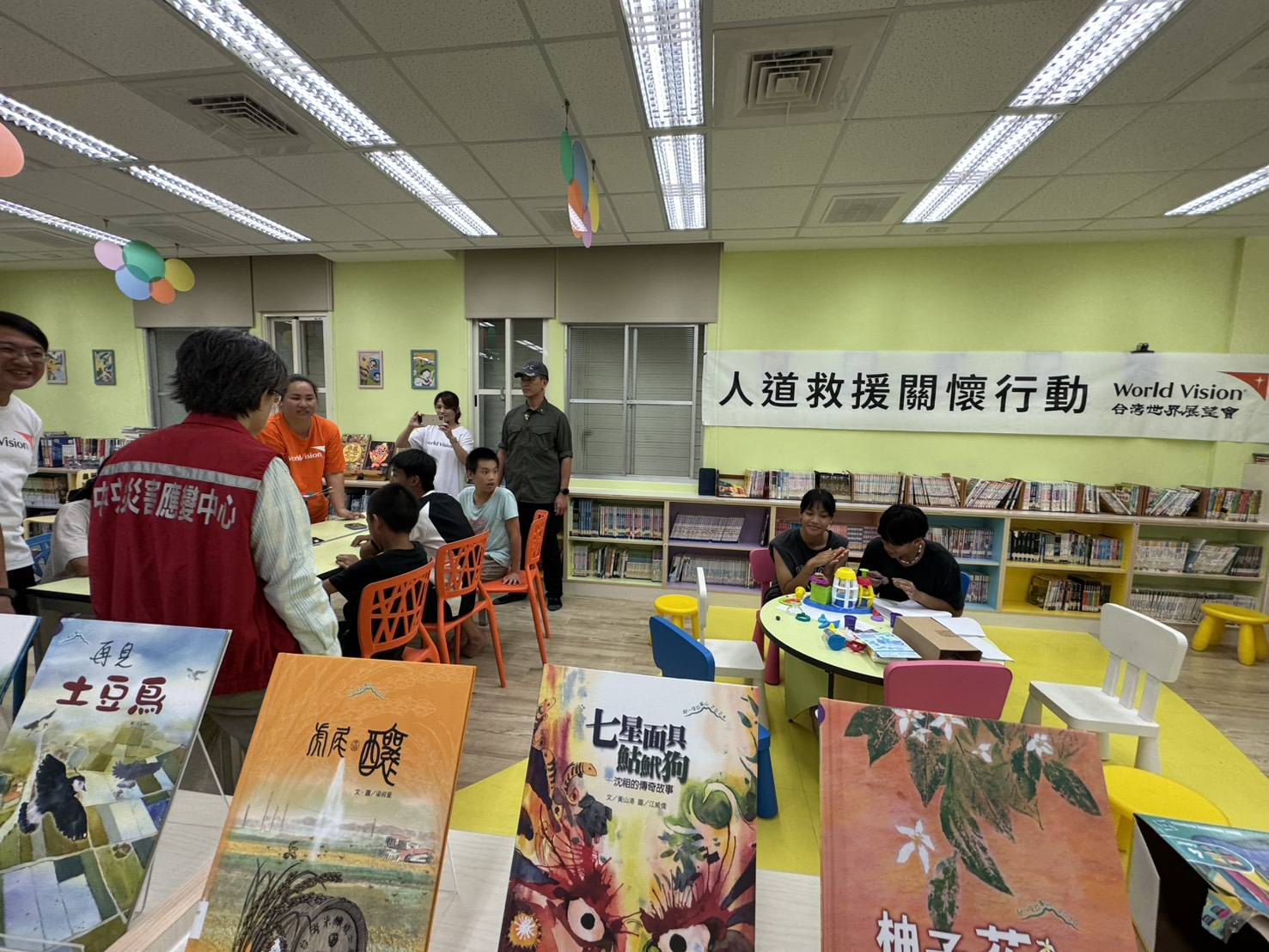 公部門和教會結合社福機構一起關懷災民。（'圖/醫福會提供）