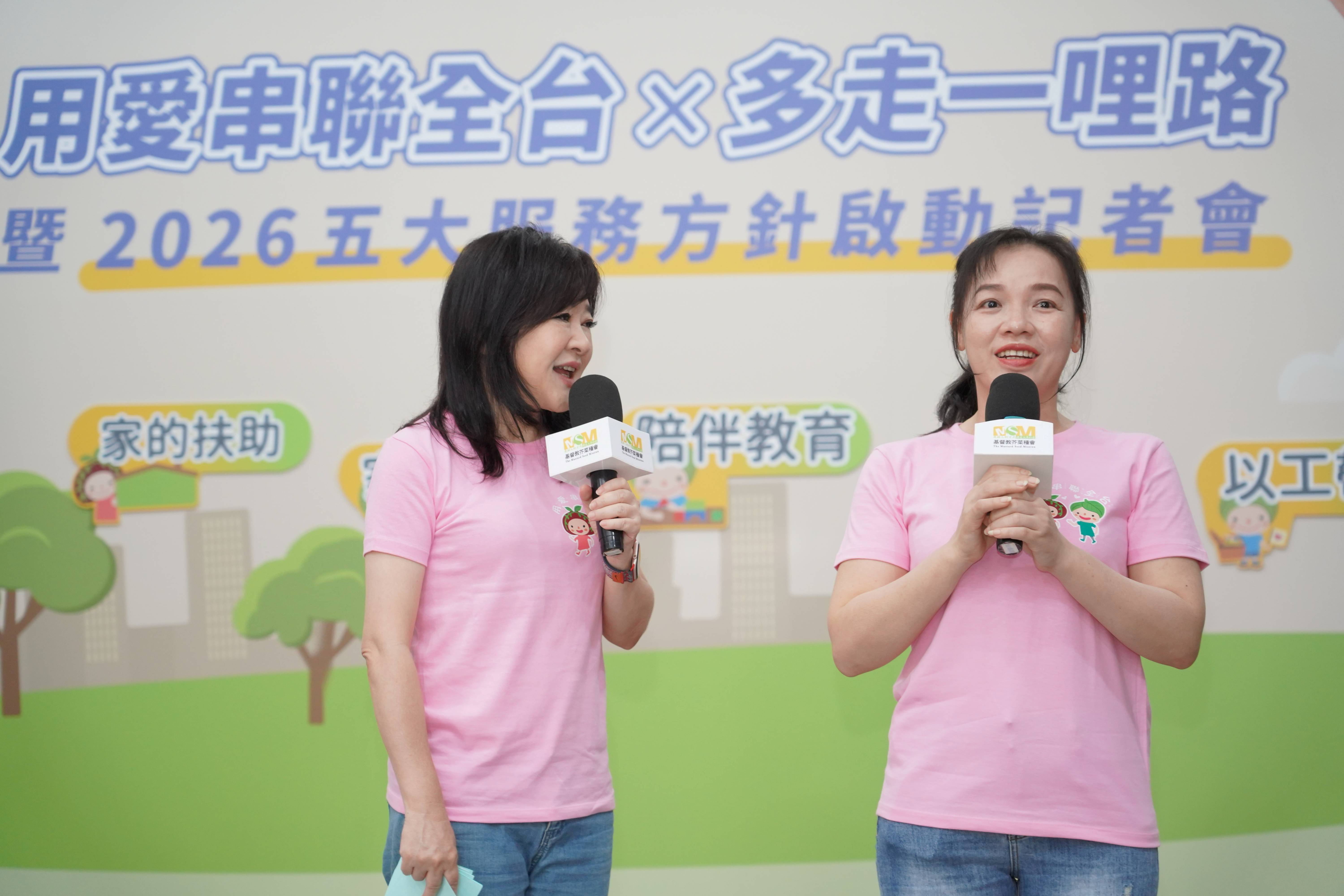 獨力撐起家庭經濟的重擔，慧雯(右)分享透過芥菜種會認養服務及以工「帶振」計畫等支持，習得技能、重拾自信，也讓家庭逐步穩定。（芥菜種會提供）