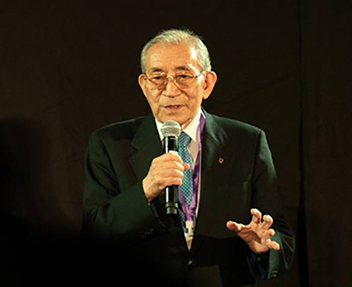 峯野龍弘牧師致詞分享日本信仰狀況。