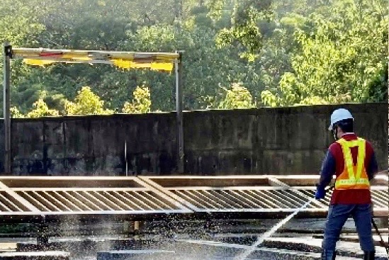 非洲豬瘟傳播力強，染疫農場需要消毒。(翻攝自農業部臉書)