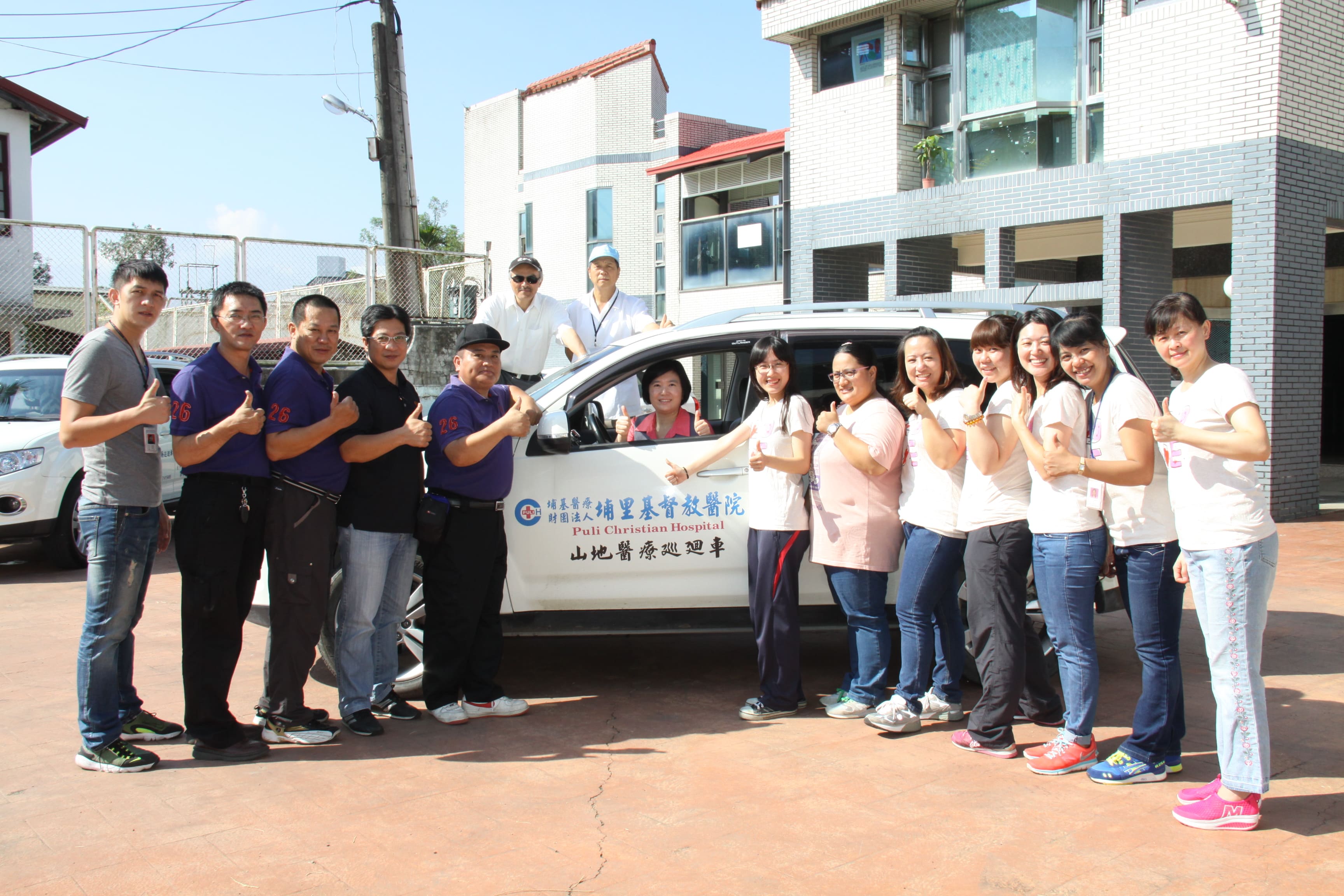 賴力行醫師和埔基醫療團隊山地巡迴醫療不間斷。(受訪者提供)