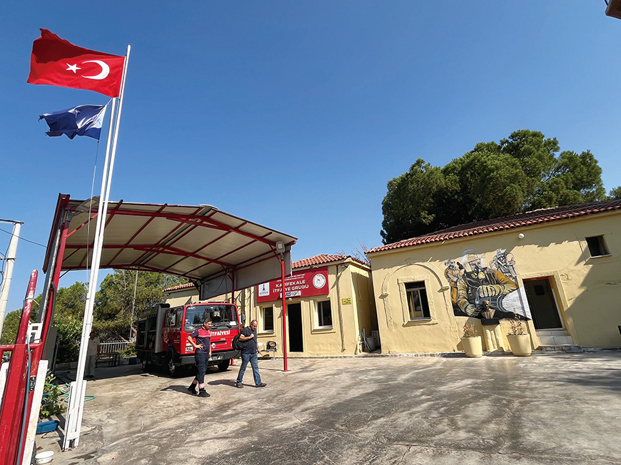 伊茲米爾古城附近消防局,被認為是使徒約翰的門徒、士每拿主教坡旅甲殉道處。(作者攝影)