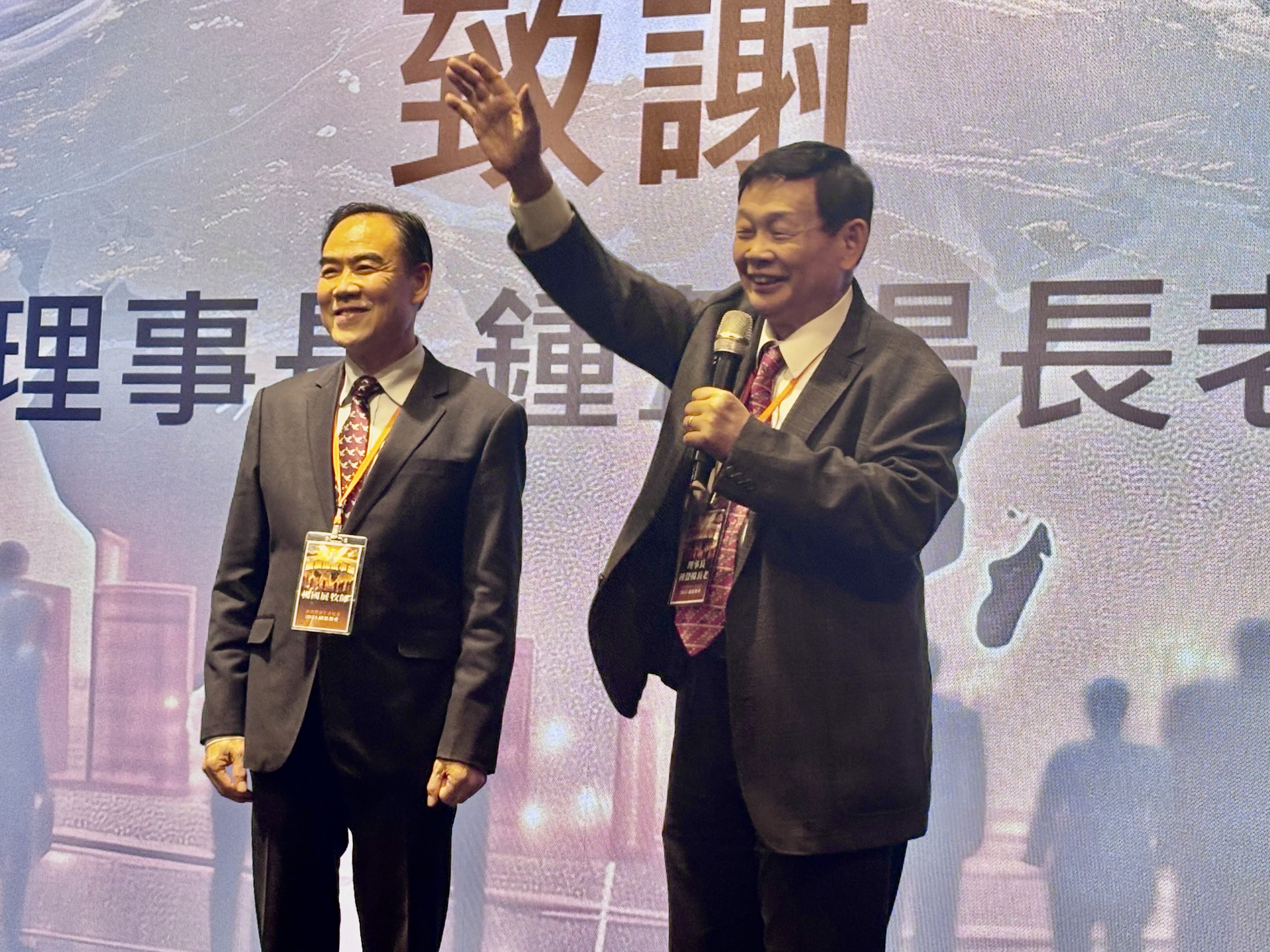 普世豐盛協會理事長鍾聲揚長老(右)和秘書長楊國展牧師。(圖/李容珍攝影)