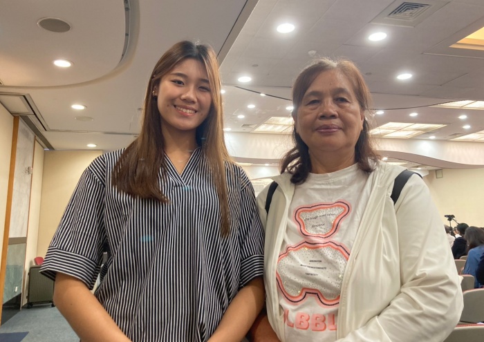 林苡寧與奶奶一起接受訪問。（賴秋薰攝影）