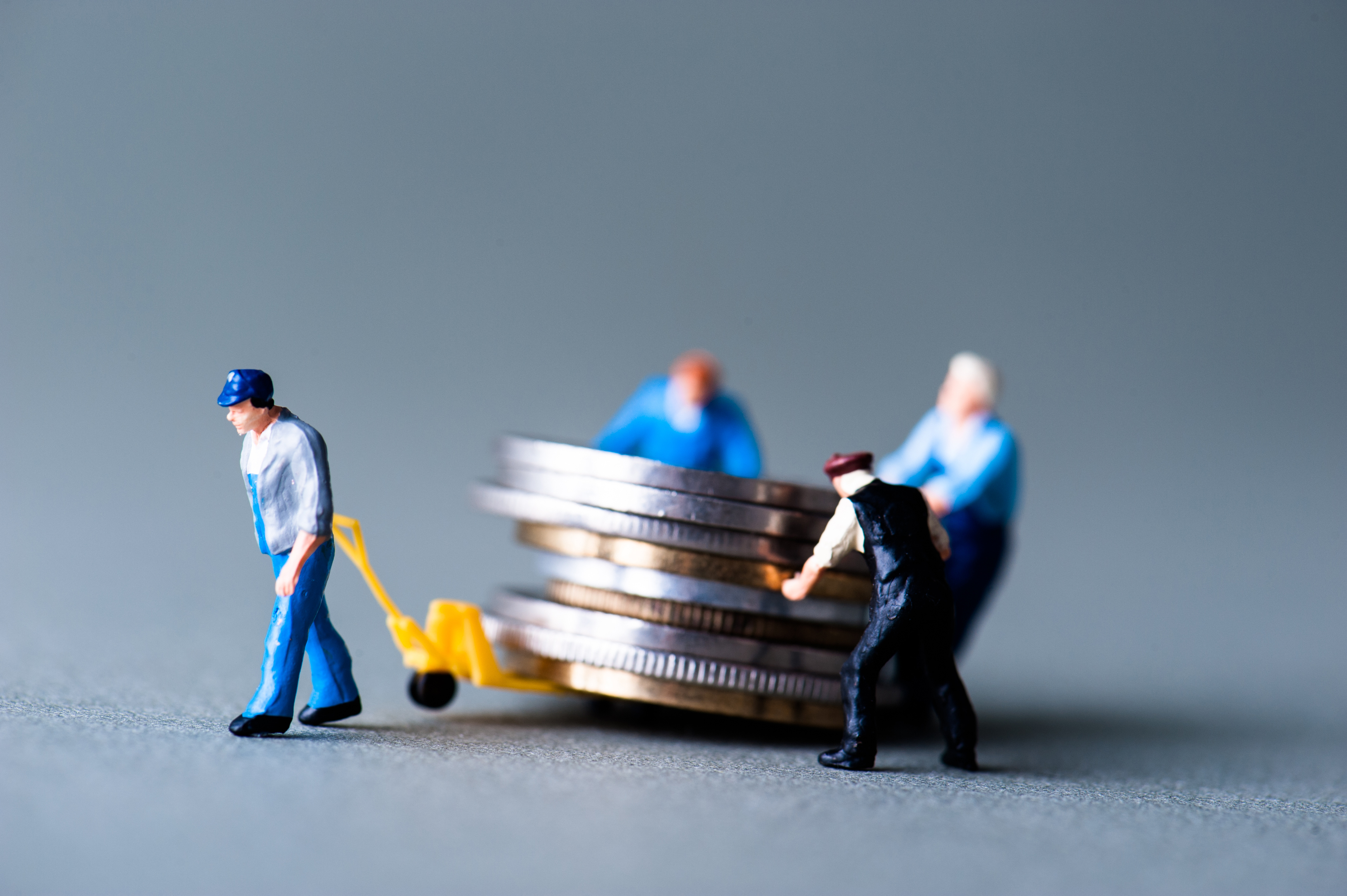 陪伴孩子從小學習不做金錢的奴僕。