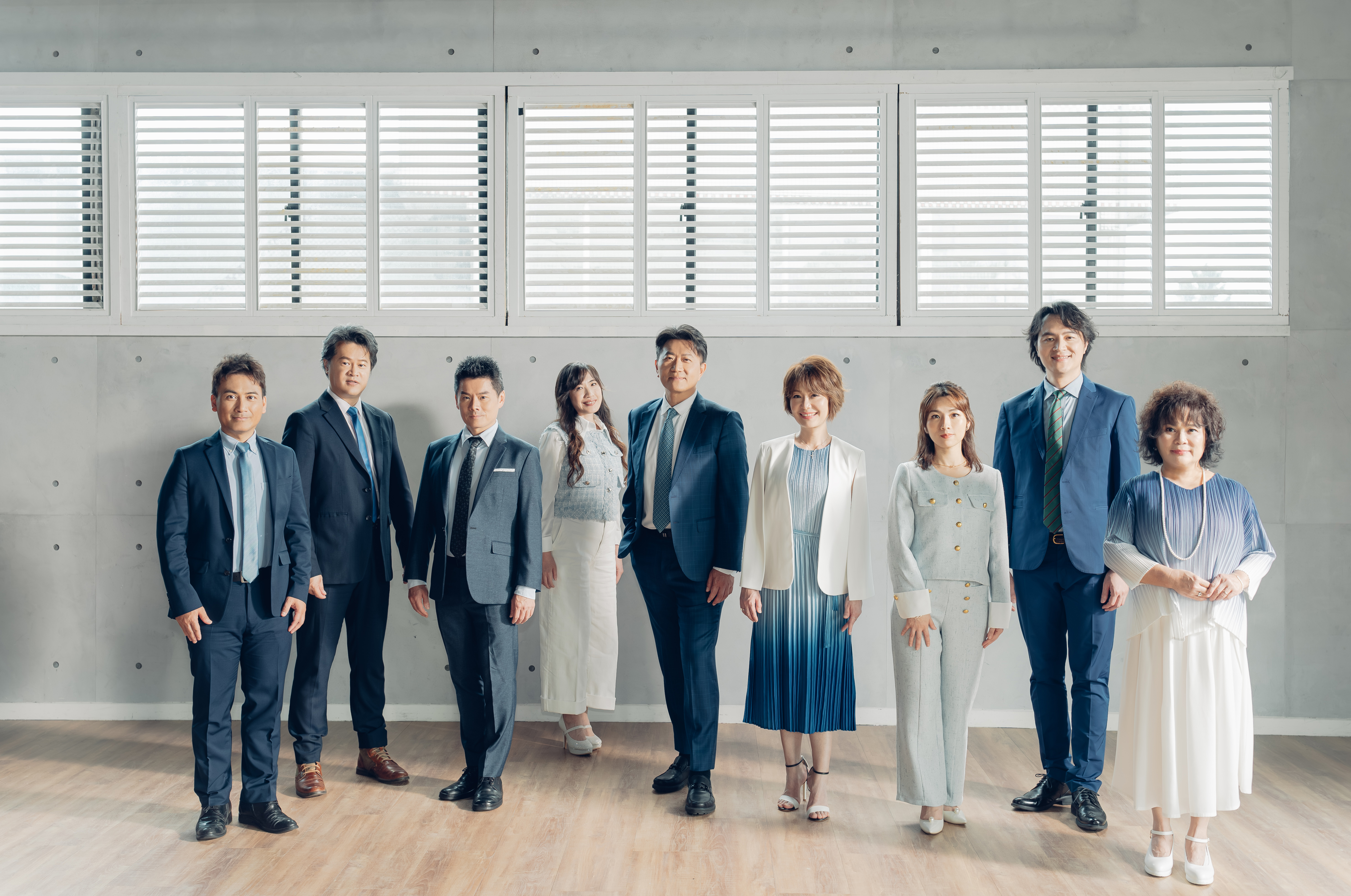 救世傳播協會會長暨天韻合唱團團長謝光哲(左五)表示:「天韻想透過重新的編曲詮釋,讓這些成為跨世代敬拜的詩歌,繼續傳揚耶穌基督的救恩,讓更多人有機會聽見、感受到天國的福音與上帝的愛。(圖/救傳提供)