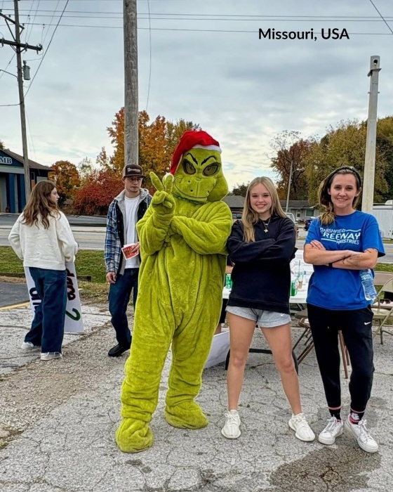 美國密蘇里州青年基督徒獻上祝福。（翻攝自IG@dare2shareministries）