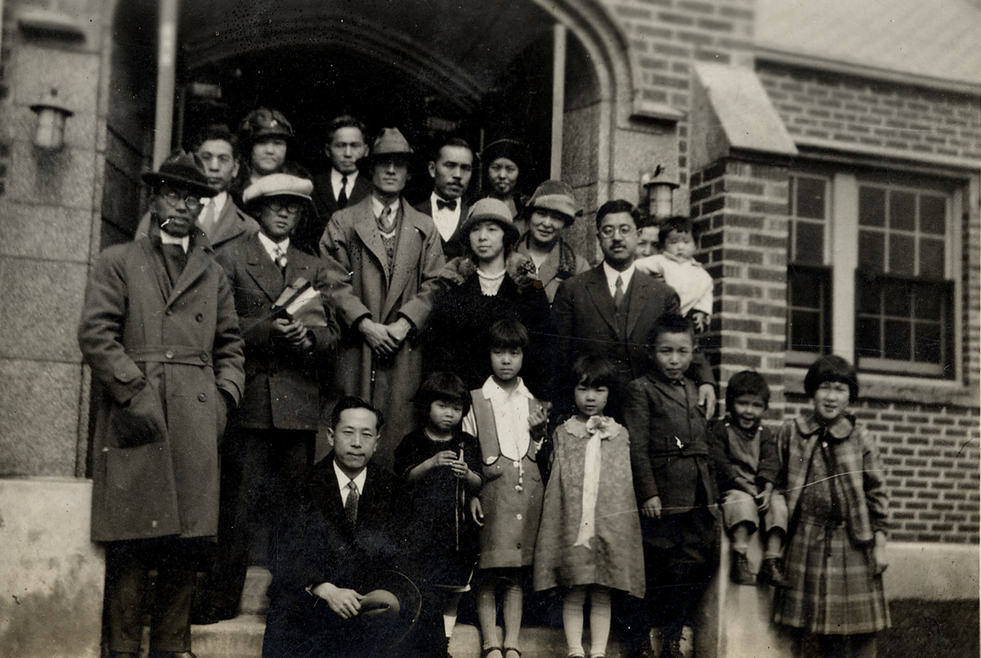 當年（約1920–30年代）教堂的建築黑白照，提供歷史感。（exhibits.lib.utah）