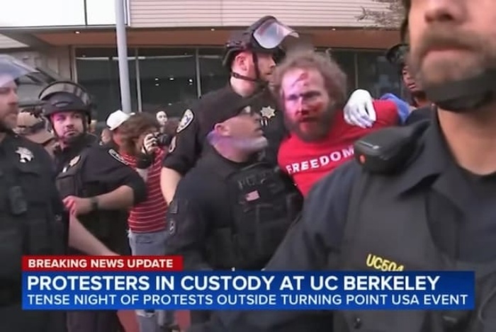 美國轉捩點在加州大學柏克萊分校辦校園活動,參與者遭襲擊。(YouTube@abc7news影片截圖)