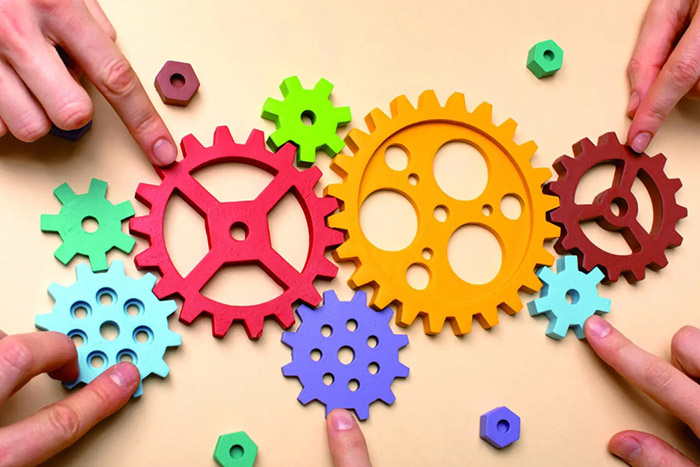 「同心配搭」，必須有默契和團隊合作，放下成見，謙卑地為合神心意的目標，與別人求同存異，同心同行。