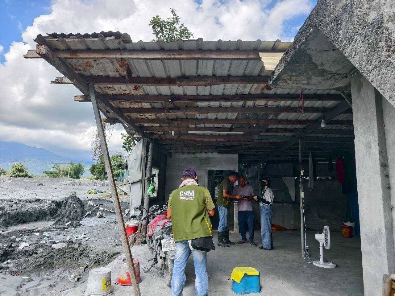 周柳杉阿伯家照片，修繕評估。(芥菜種會提供)