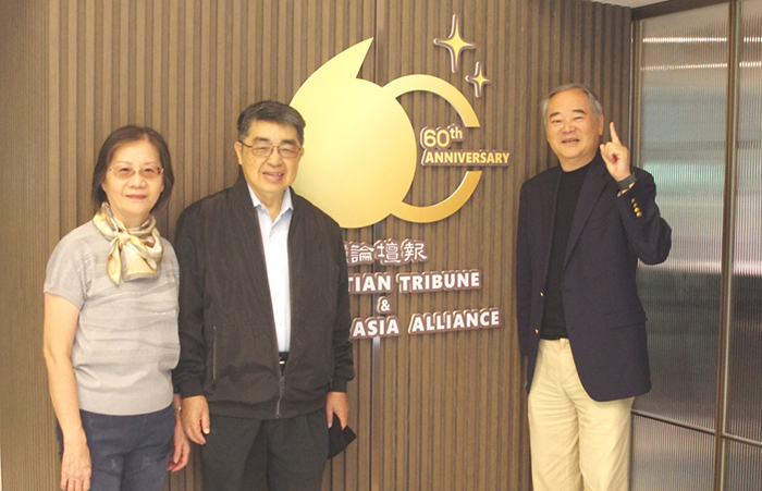 鄭信真牧師伉儷。(左一左二)