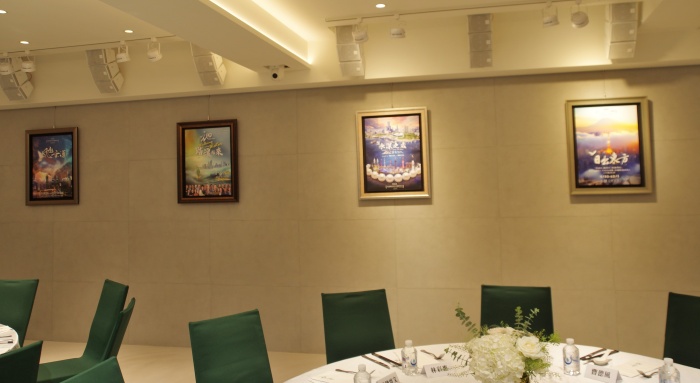 餐會現場《基督教論壇報》封面展。(余友梅攝影)