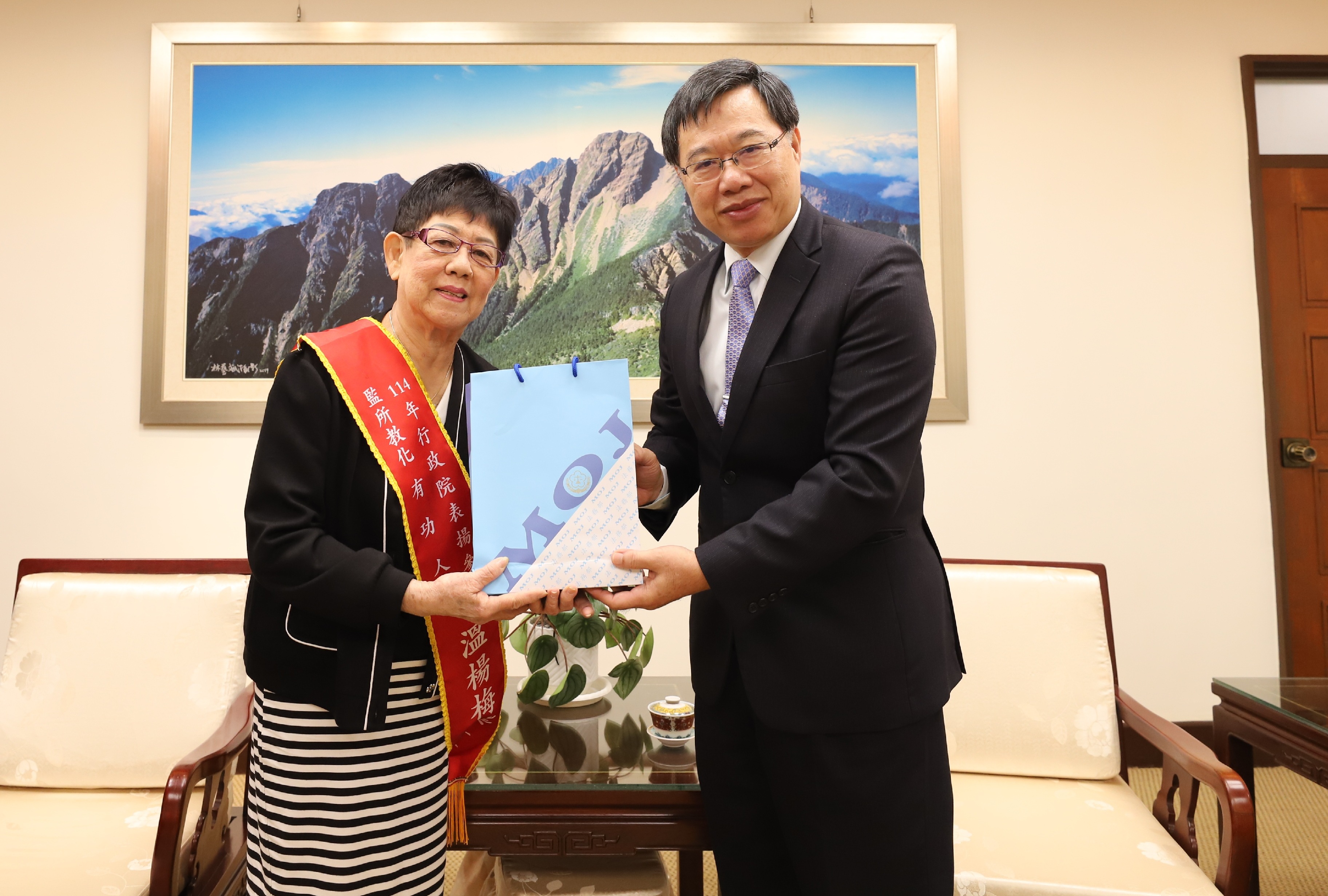 「溫媽媽」獲獎表揚。(受訪者提供)