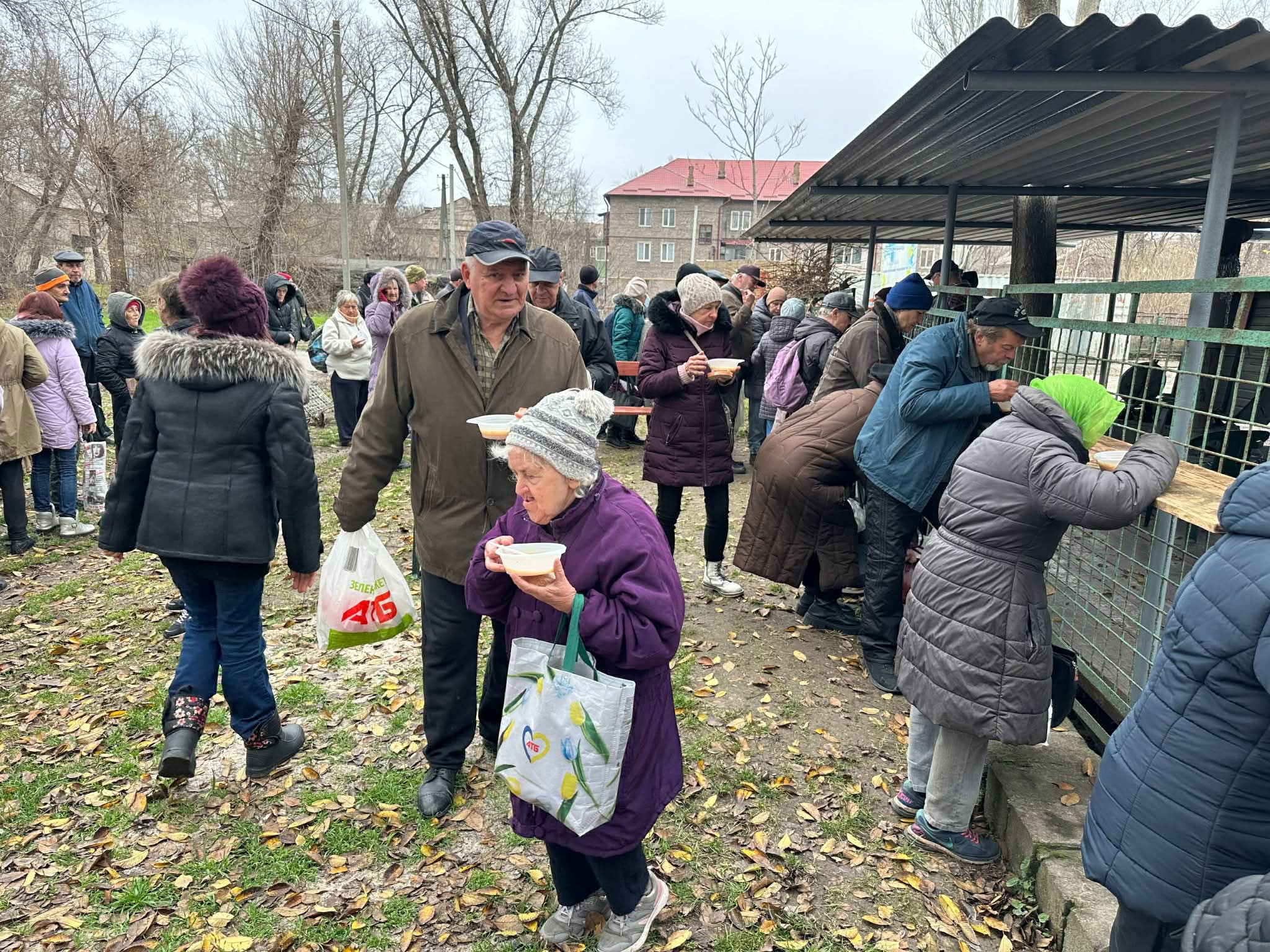每週進行的為飢餓百姓供餐活動