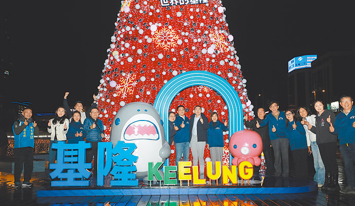 基隆市長謝國樑在海洋廣場主持點燈，點亮基隆璀璨的港灣景致。（圖／基隆市政府提供）