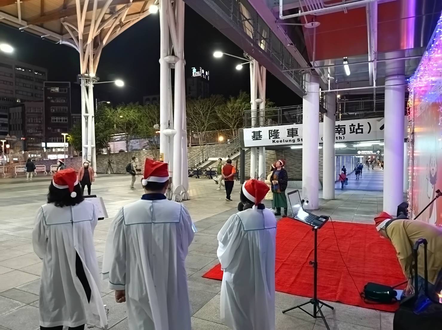 光照基隆港，宣揚耶穌為愛降生。（圖／受訪者提供）