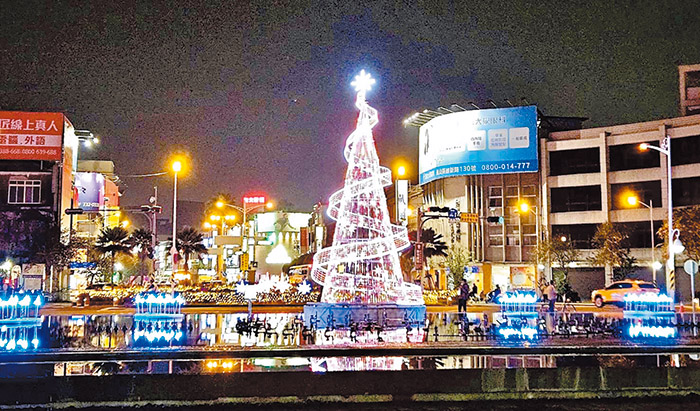 屏東車站主燈─星願聖誕樹。(截取屏東聖誕節官方網站)