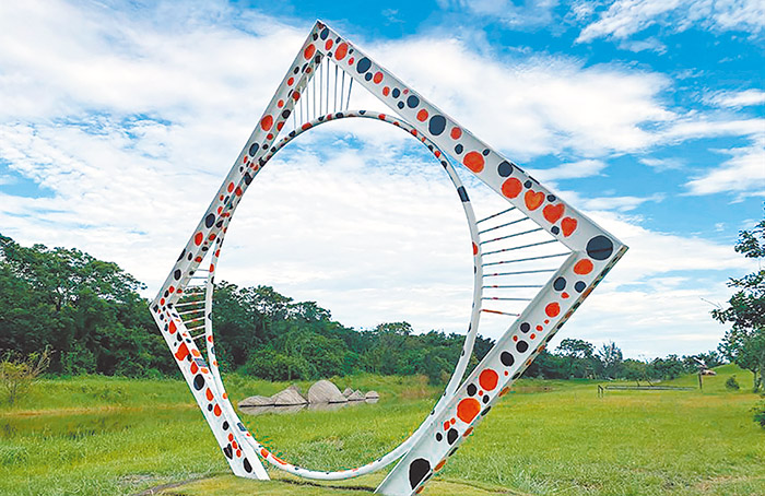 壯圍沙丘地景藝術品。(圖/交通部觀光署提供)