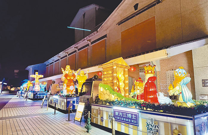 聖經故事聖誕燈車。(圖/林維政會長提供)