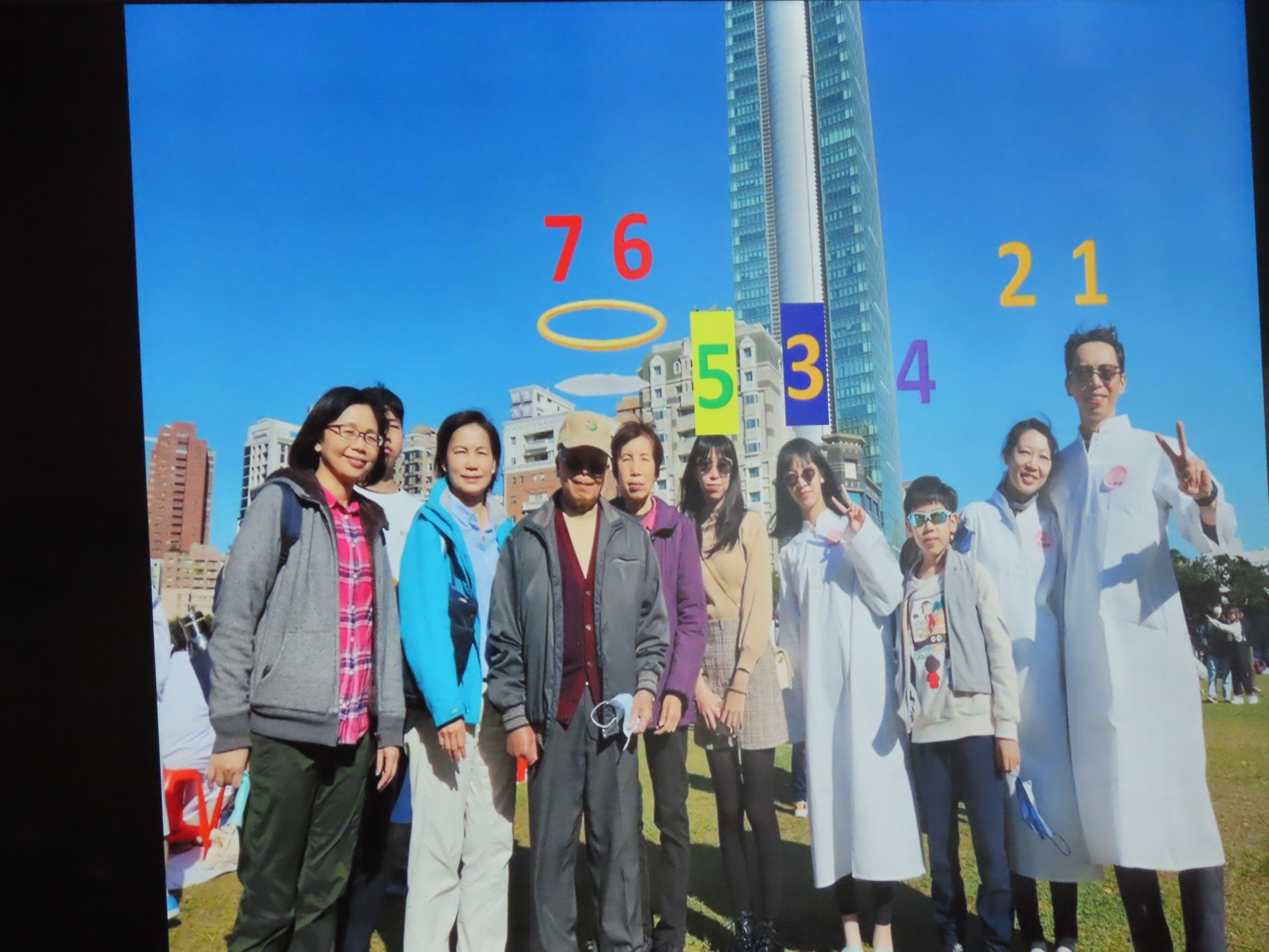 全家七人受洗見證。(圖/李容珍攝影)