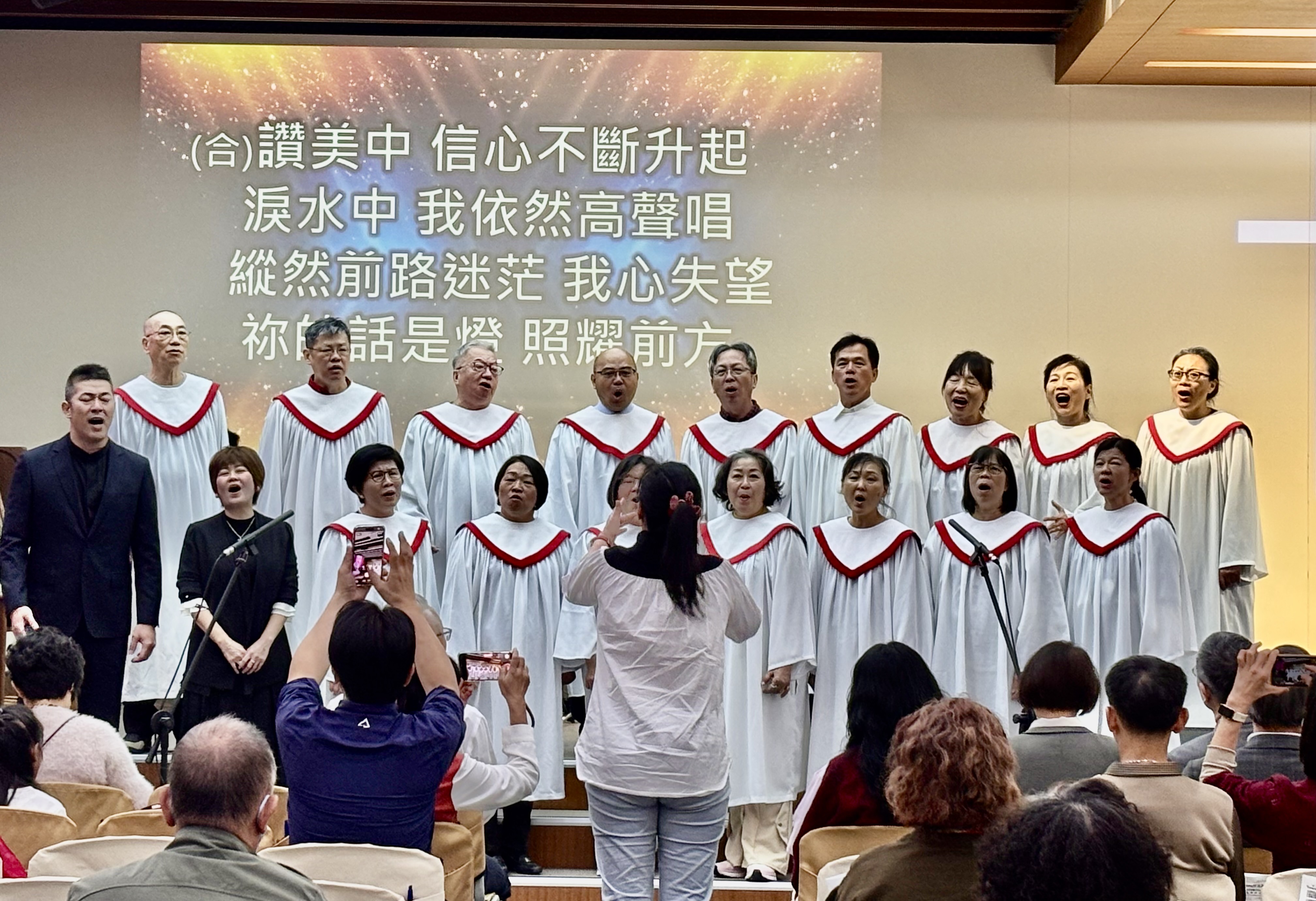 詩班獻唱。(圖/李容珍攝影)