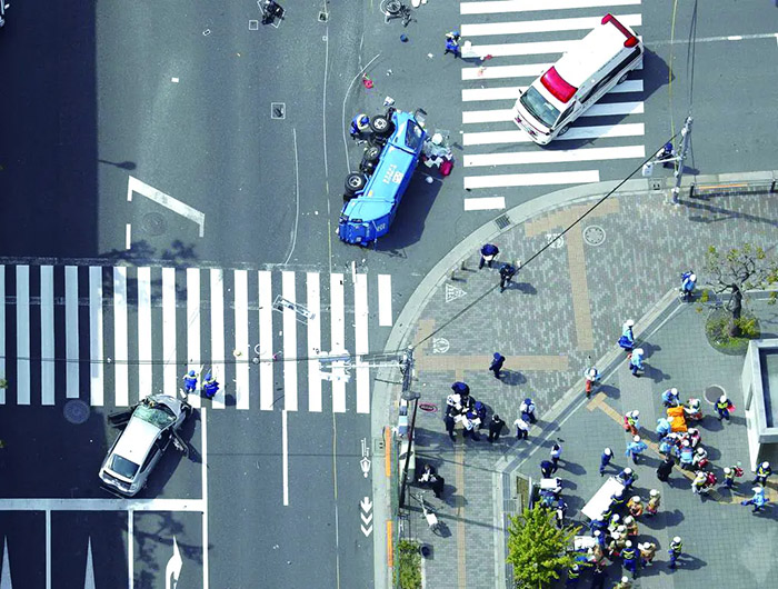 老人行為偏差和肇事事件頻傳，讓「遲暮」平添負面意味。日本87歲男子駕車肇禍。 圖片來源：聯合新聞網轉角國際global.udn.com美聯社